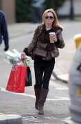 Джери Холливелл (Geri Halliwell) Grabs a coffee in London (04.02.2013) (18xHQ) 7332dc236578268