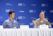 Брюс Уиллис / Bruce Willis - Looper Press Conference @ Toronto International Film Festival, 06.09.12 (27xHQ 0f9ff7236634629