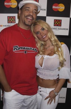 Variado de esta Gran Hembra...Nicole Coco Austin!!