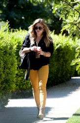 Hilary Duff - Out In Yellow Jeans, 9-15-13  (34 MQ)
