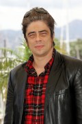 Бенисио Дель Торо (Benicio Del Toro) Cannes Film Festival - 'Sin City' Photocall (18 May 2005) (79xHQ) 3b83c4278578916