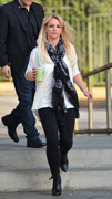 Бритни Спирс (Britney Spears) Visits Starbucks in Hollywood - 03.12.12 - 13хНQ 95d0bc280078378