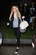 Линдси Лохан (Lindsay Lohan) at night gets ready to party (15.04.2008) - 24хHQ A3eed0280078505