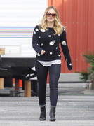 Хилари Дафф (Hilary Duff) Spoted on set (29.01.2013) - 13xHQ A81b00280078338