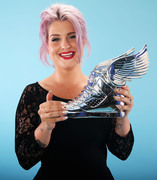 Келли Осборн (Kelly Osbourne) Poses for Portraits at the DoSomething.org and VH1's 2013 Do Something Awards at Avalon in Hollywood, CA - July 31, 2013 (20xHQ) D6f336282877265
