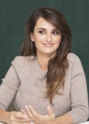 Пенелопа Крус (Penelope Cruz) 'The Counselor' Press Conference, at The Mayfair Hotel in London, 03.10. 2013 (8xHQ) 2e28a3284072397