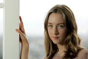 Сирша Ронан (Saoirse Ronan) photographed at a hotel in Beverly Hills, 01.06.2008 - 4xHQ A3c0bb285993871