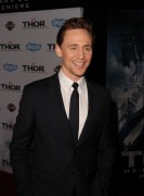 Том Хиддлстон (Tom Hiddleston) на премьере фильма Тор Царство тьмы в Америке, 04.11.13 - 39xHQ 28fad9286981896