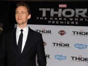 Том Хиддлстон (Tom Hiddleston) на премьере фильма Тор Царство тьмы в Америке, 04.11.13 - 39xHQ 8f2395286982095