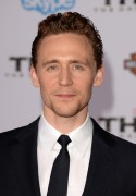 Том Хиддлстон (Tom Hiddleston) на премьере фильма Тор Царство тьмы в Америке, 04.11.13 - 39xHQ Bbb16f286981875