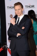 Том Хиддлстон (Tom Hiddleston) на премьере фильма Тор Царство тьмы в Америке, 04.11.13 - 39xHQ Be0b95286981739