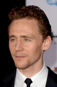 Том Хиддлстон (Tom Hiddleston) на премьере фильма Тор Царство тьмы в Америке, 04.11.13 - 39xHQ Fb8adc286981927