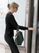 Тейлор Свифт (Taylor Swift) - out and about candids in Hollywood, October 26, 2013 (16xHQ) 9c8ef8288336818