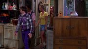 The Big Bang Theory S08E19 Kaley Cuoco, Melissa Rauch