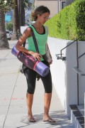 Джессика Альба (Jessica Alba) Going to a yoga class in Los Angeles, 05.04.2015 (27xHQ) 52b9fc402720259