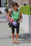 Джессика Альба (Jessica Alba) Going to a yoga class in Los Angeles, 05.04.2015 (27xHQ) 9f8eeb402720336