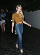 Эмма Робертс (Emma Roberts) outside Chateau Marmont in West Hollywood, 03.04.2015 (14xHQ) 5fefe0402814553