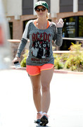 Бритни Спирс (Britney Spears) Goes shopping in Thousand Oaks, 08.04.2015 (38xHQ) Da4bb0402814203