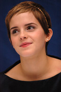 Эмма Уотсон (Emma Watson) Harry Potter & the Deathly Hallows London Press Conference, 13.11.2010 - 112xHQ 34ad57402838529