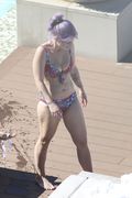 Келли Осборн (Kelly Osbourne) bikini at the beach in Sydney, 27.04.2013 - 121xHQ 52bf01403767764