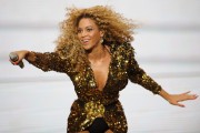 Бейонсе (Beyonce) performing at Glastonbury, 26.06.2011 (134xHQ) 083c1b404114240