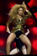Бейонсе (Beyonce) performing at Glastonbury, 26.06.2011 (134xHQ) 9c54c8404114277