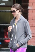 Anne Hathaway - Heads to the gym in the West Village, NY 04/17/2015