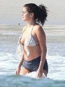 [LQ tag] Selena Gomez - wearing a bikini top in Mexico 4/19/15