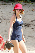 Тейлор Свифт (Taylor Swift) On a beach, Maui, 1.21.2015 (95xHQ) 095b27406655344