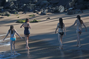 Тейлор Свифт (Taylor Swift) On a beach, Maui, 1.21.2015 (95xHQ) 3a1608406654294