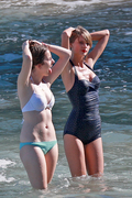 Тейлор Свифт (Taylor Swift) On a beach, Maui, 1.21.2015 (95xHQ) 714fee406655164