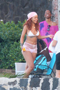 Рианна (Rihanna) White bikini candids in Hawaii, 26.04.2015 - 70xHQ 3daa90407758568