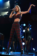 Тейлор Свифт (Taylor Swift) Z-100 Jingle Ball (show and backstage), Madison Square Garden, New York City, 12.12.2014 - 12xHQ 567192408003517