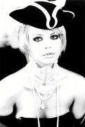 Шарлиз Терон (Charlize Theron) фотограф Ellen Von Unwerth - 3xHQ, 5xMQ Cf5f6f408424333