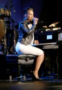 Алисия Кейс (Alicia Keys) MusiCares Person Of The Year Honoring Carole King, Los Angeles Convention Center, 2014 - 35xНQ 0f25ae408777345