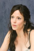 Мэри-Луиз Паркер (Mary-Louise Parker) Four Seasons Hotel Weeds Press Conference (01.08.2007) 3530c9409132795